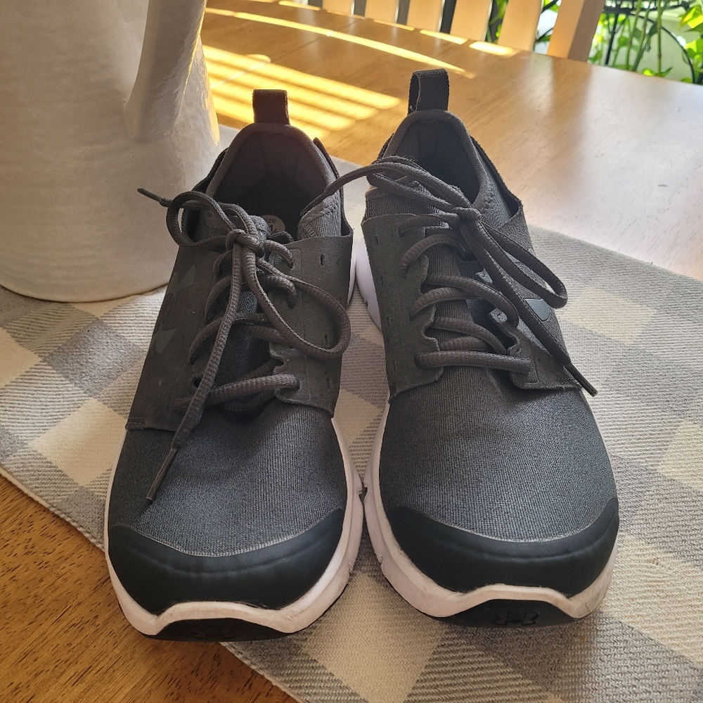 Under Armour Shoes Size 9.5